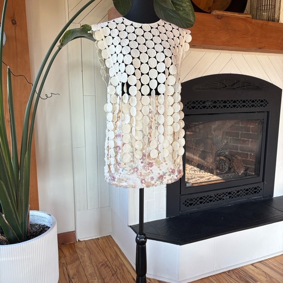 Cream Textured Circular Pattern Top - Picture 9 of 9